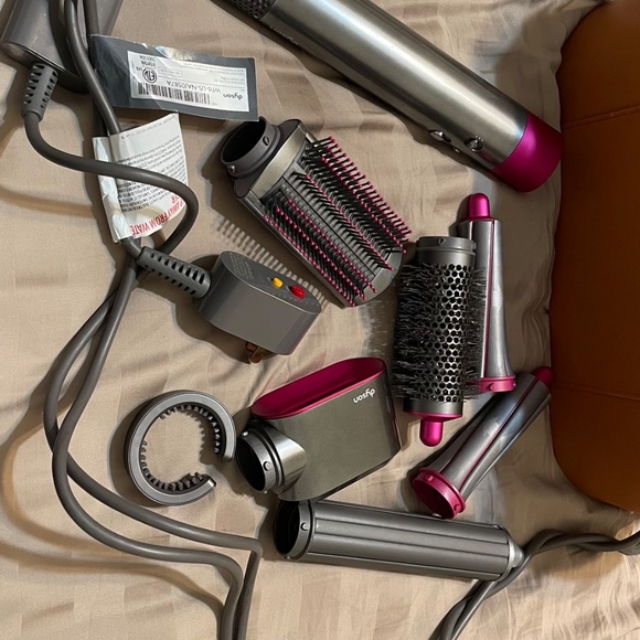 Dyson Air Wrap Hair Styler with Accessories and Carrying Case - Picture 5 of 6